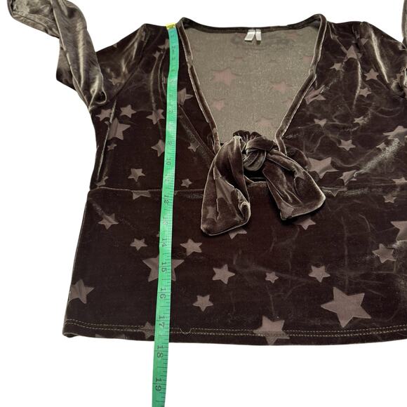 OUT FROM UNDER Urban Outfitters Green Stars Velvet Crop Tie Front Top Sz Medium - Picture 9 of 10